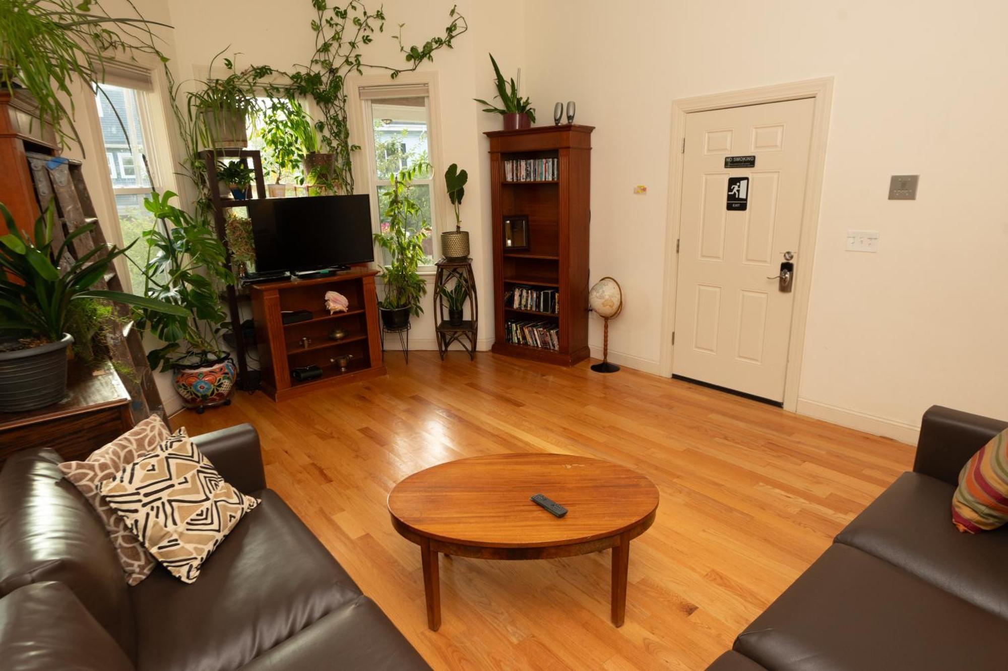 2 Bedroom Boston Condo In Jamaica Plain With Parking Exterior photo